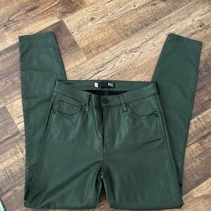Kut from the Kloth Olive coated Pants EUC size 6